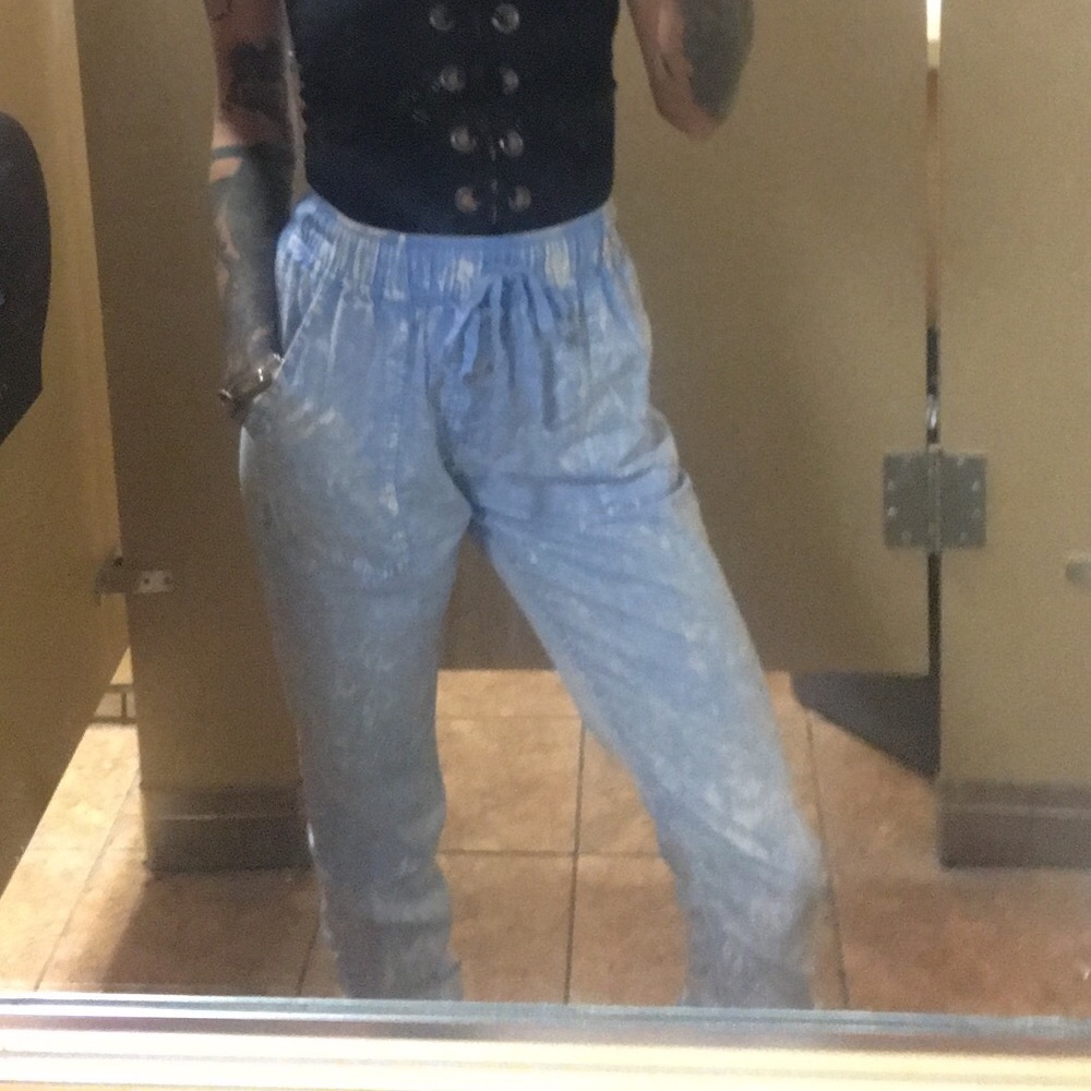 FOREVER 21 Light Blue Acid Wash Joggers